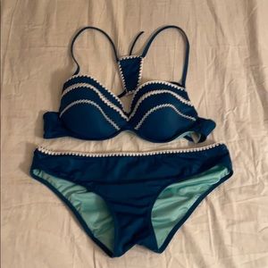 Women’s/juniors swimsuit